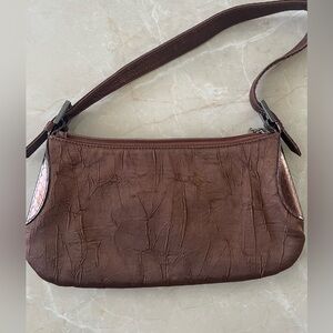 Vintage Bruno Magli
•russet colored
•Made in Italy
•Leather fabric handbag
